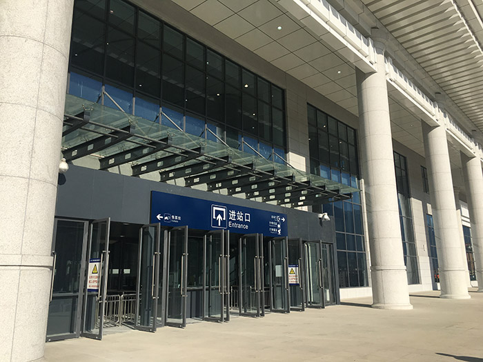 全國(guó)、省市政協(xié)委員體驗(yàn)蘭渝鐵路、視察階州廣場(chǎng)