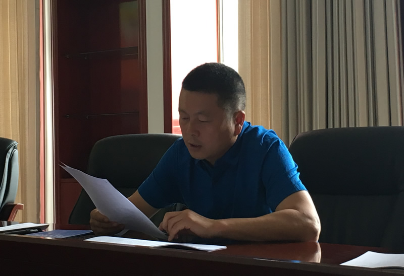 市龍江城鄉(xiāng)發(fā)展集團公司召開推進“兩學(xué)一做”學(xué)習教育常態(tài)化制度化暨黨風廉政建設(shè)工作會議