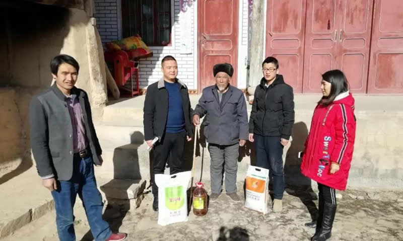 堅持精準(zhǔn)幫扶，合力脫貧攻堅——市龍江城鄉(xiāng)發(fā)展集團(tuán)、隴南太平洋財險公司聯(lián)合開展幫扶文縣橋頭鎮(zhèn)安子坡村2019年春節(jié)慰問活動