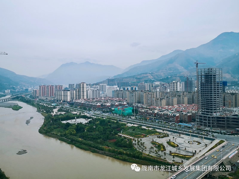 匠心傾注、喜封金頂——龍江?雙子座商住小區(qū)主體順利封頂