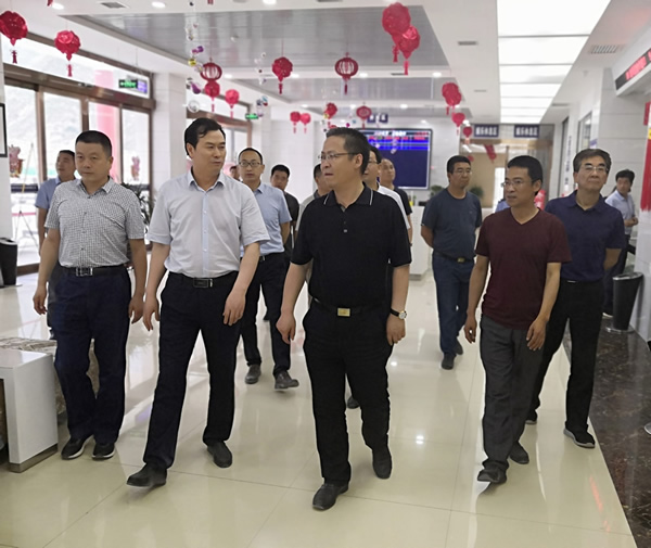 隴南市委常委、組織部部長(zhǎng)楊郃調(diào)研指導(dǎo)市龍江城鄉(xiāng)發(fā)展集團(tuán)公司黨建工作