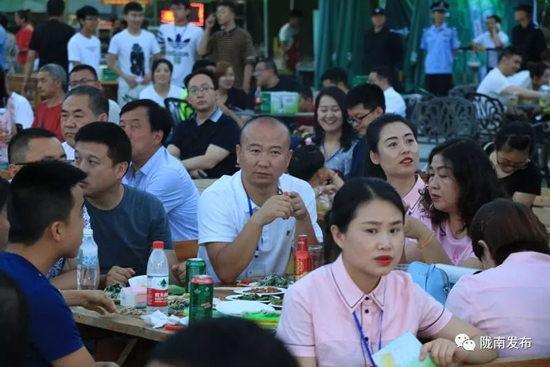 好嗨喲！隴南第一屆青島啤酒節(jié)開(kāi)幕啦，為期8天