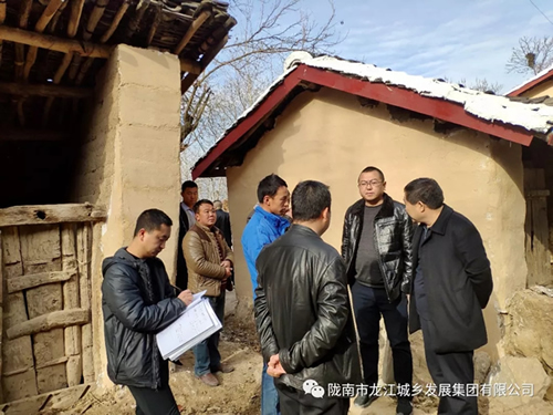 市龍江集團(tuán)在文縣橋頭鎮(zhèn)安子坡村開展“解難題、辦實(shí)事、送溫暖”活動