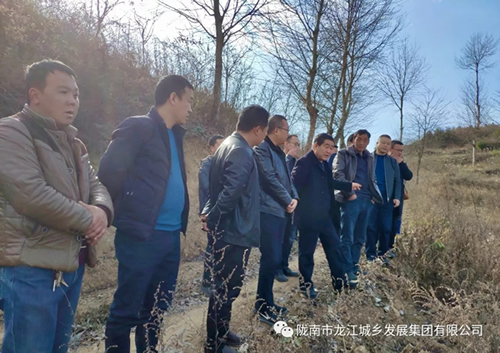 市龍江集團(tuán)在文縣橋頭鎮(zhèn)安子坡村開展“解難題、辦實(shí)事、送溫暖”活動