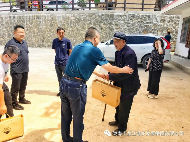 “感黨恩、憶黨史”，--市龍江城鄉(xiāng)發(fā)展集團(tuán)公司開展慶祝建黨99周年主題黨日活動(dòng)